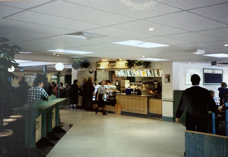 File:Hilton Park Pavilion Snack Cafe 1992.jpg