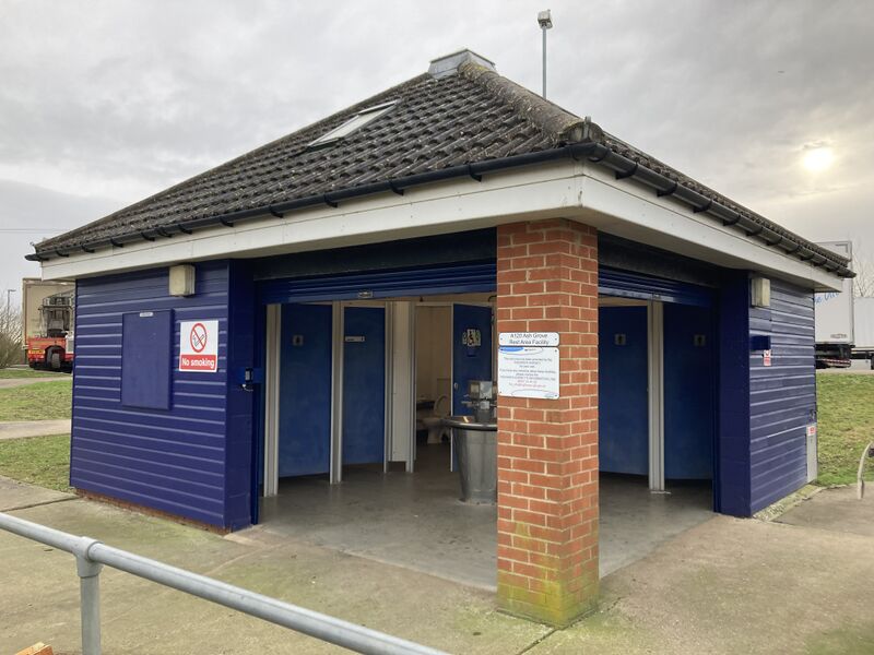 File:Great Dunmow East toilets 2022.jpg
